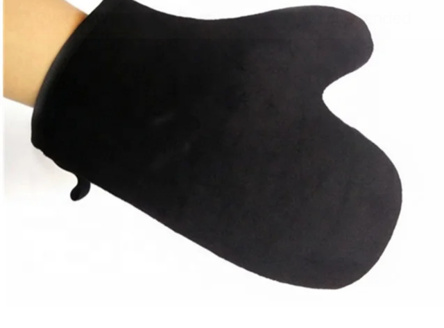 Black Mousse Mitt